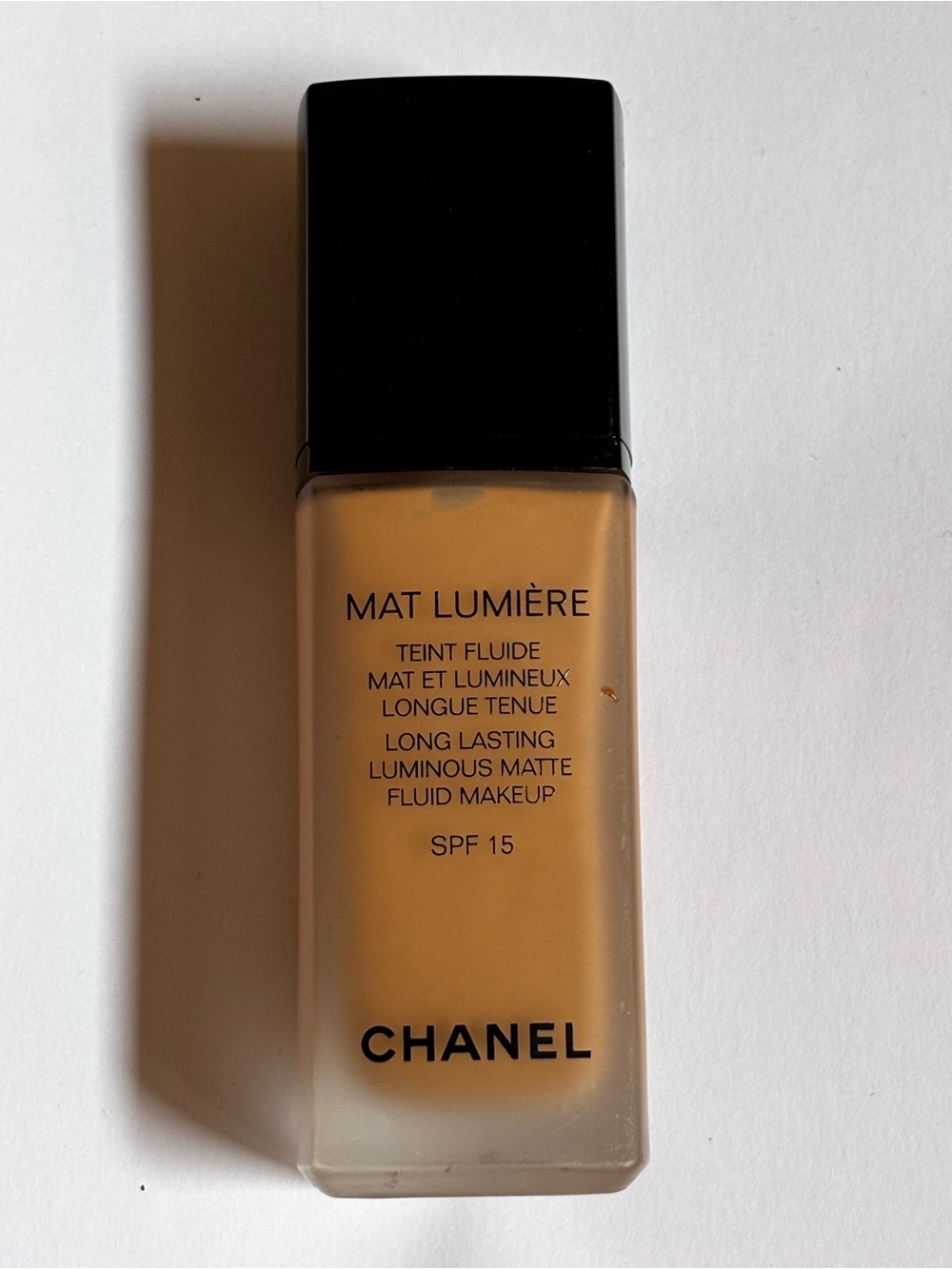 CHANEL Mat Lumière Fluid Foundation - 60 HALE, SPF 15 New without box